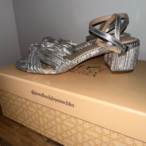 Jewel Badgley Mischka Hudson sulfab Metallic Silver Block Heels